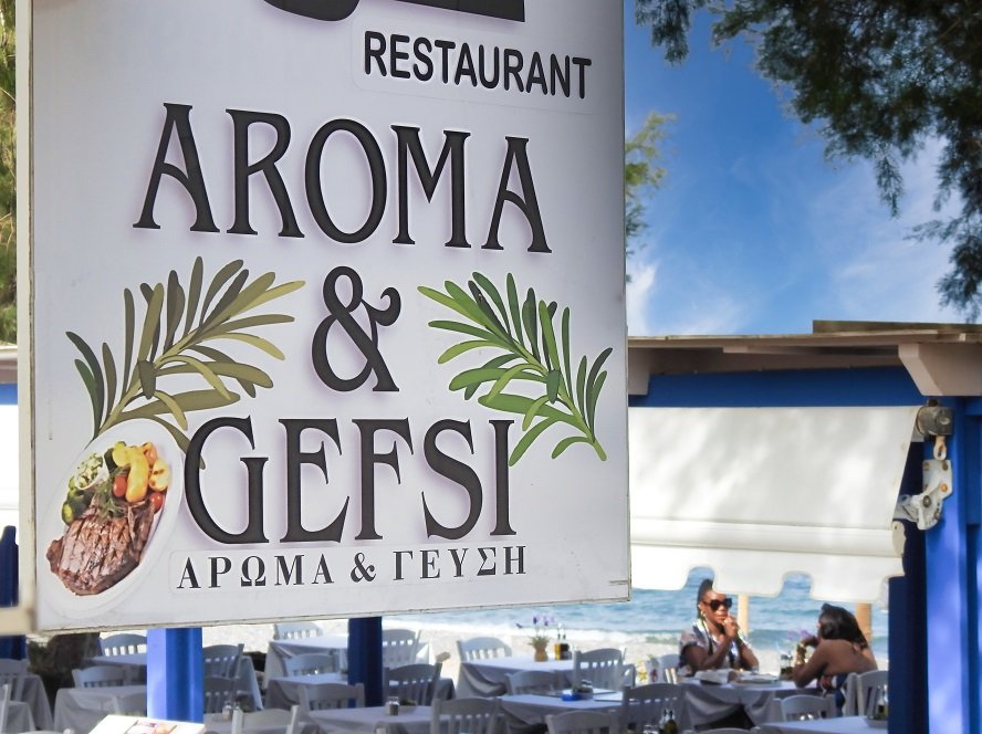 RESTAURANT AROMA & GEFSI in Santorini at Kamari Beach